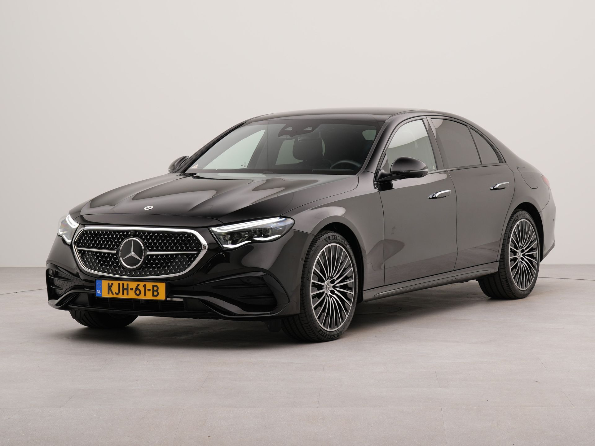 Mercedes-Benz E-Klasse 300 e Sport Edition AMG Line | Night pakket | Burmester® 4D surround sound system | Digital Extra: MBUX Navigation Premium | MBUX Superscreen | Digital Extra: MBUX Navigation Premium | Rijassistent pakket plus |