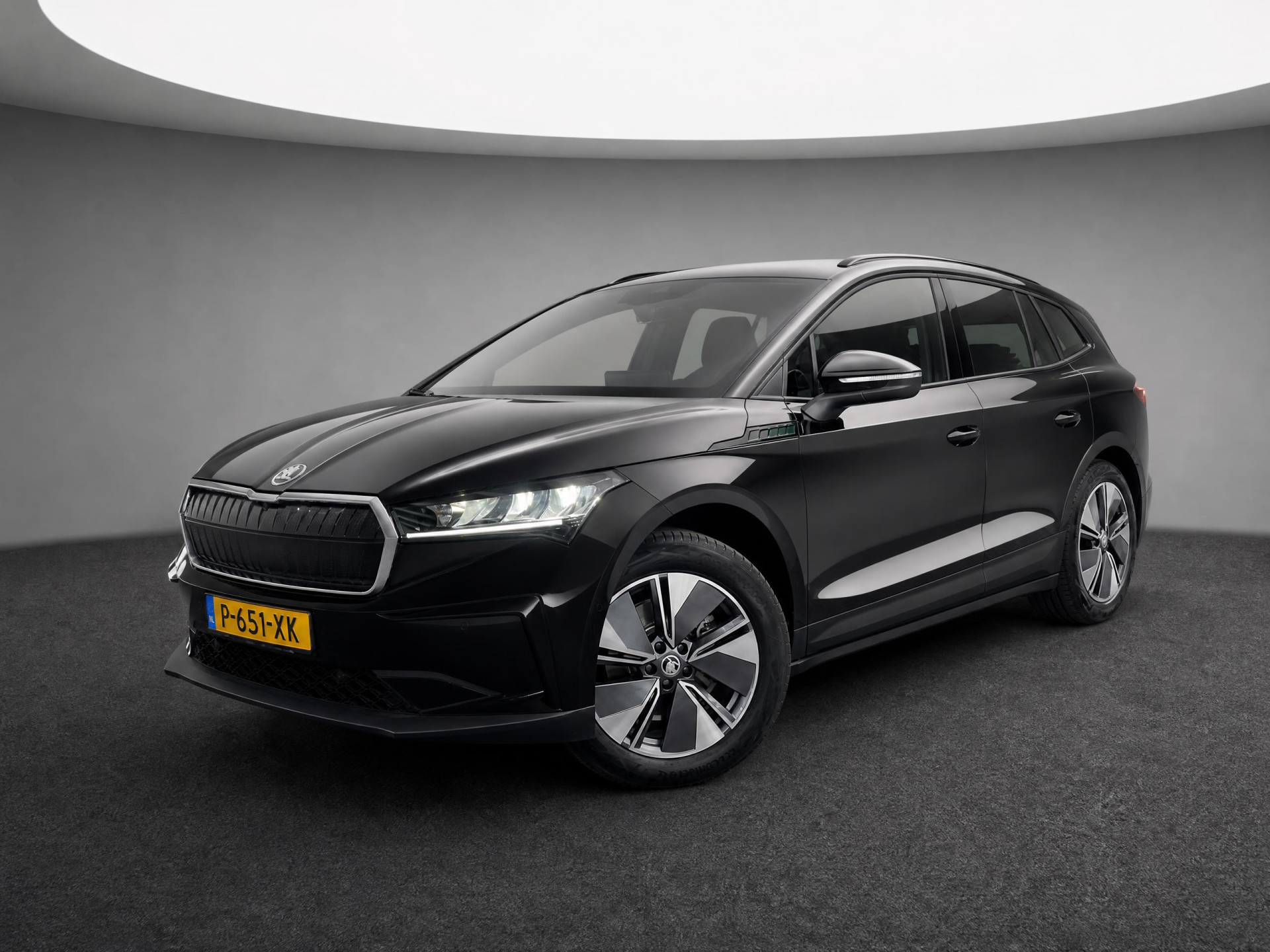 Škoda Enyaq iV 60 / Navigatie / App connect / Camera / Parkeersensoren V+A / Lichtmetaal 19 inch / **