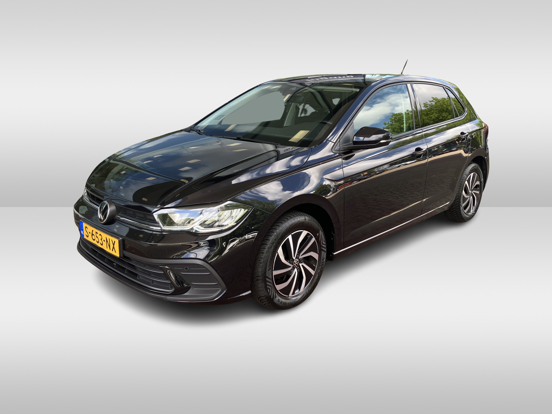 Volkswagen Polo 1.0 TSI Life / Parkeersensoren voor en achter / 15'' LM velgen / Carplay / Navigatie
