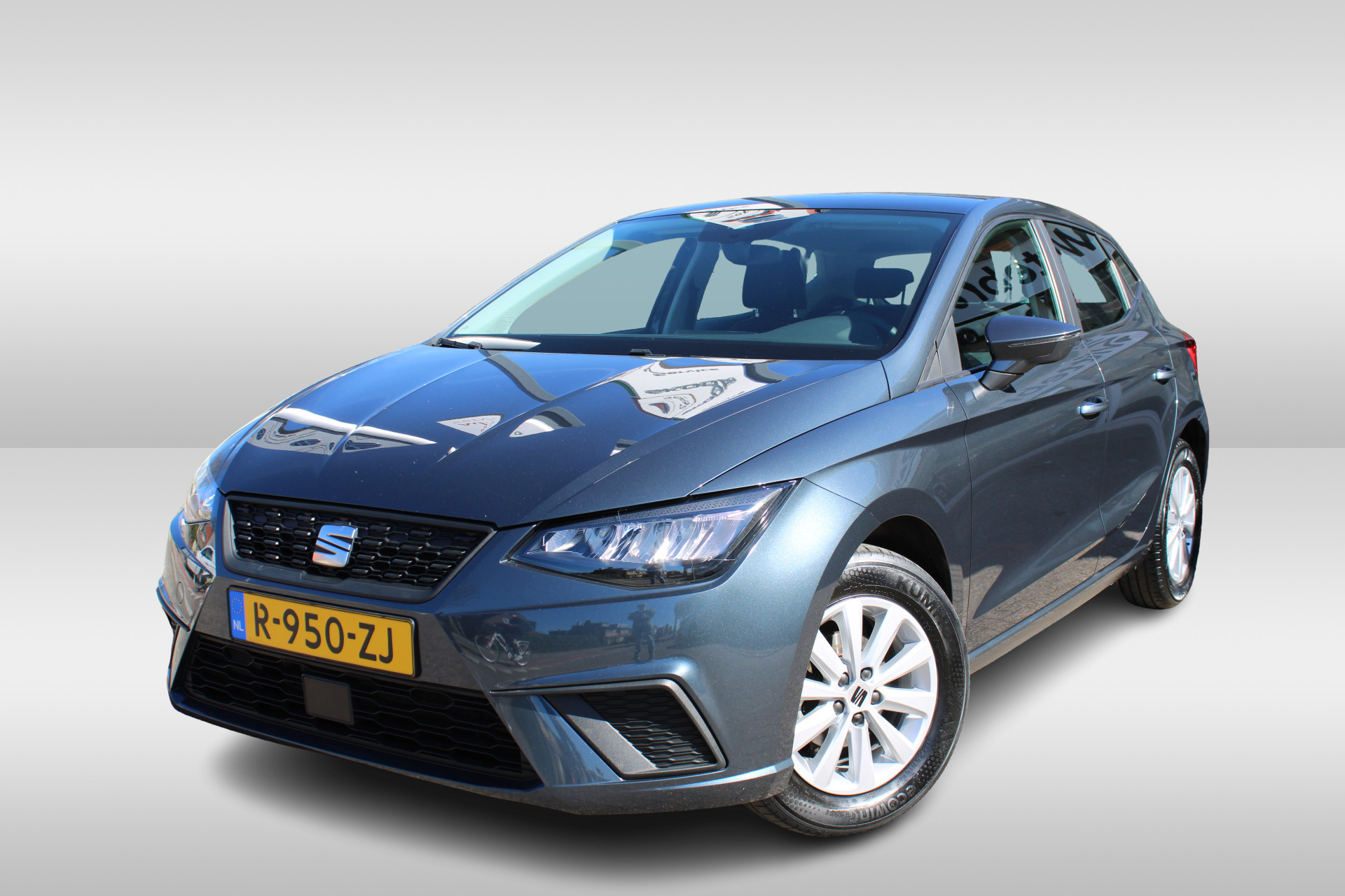 SEAT Ibiza 1.0 EcoTSI 95pk Style / Navigatie by APP / Parkeersensoren A / LED / LM velgen 15 inch