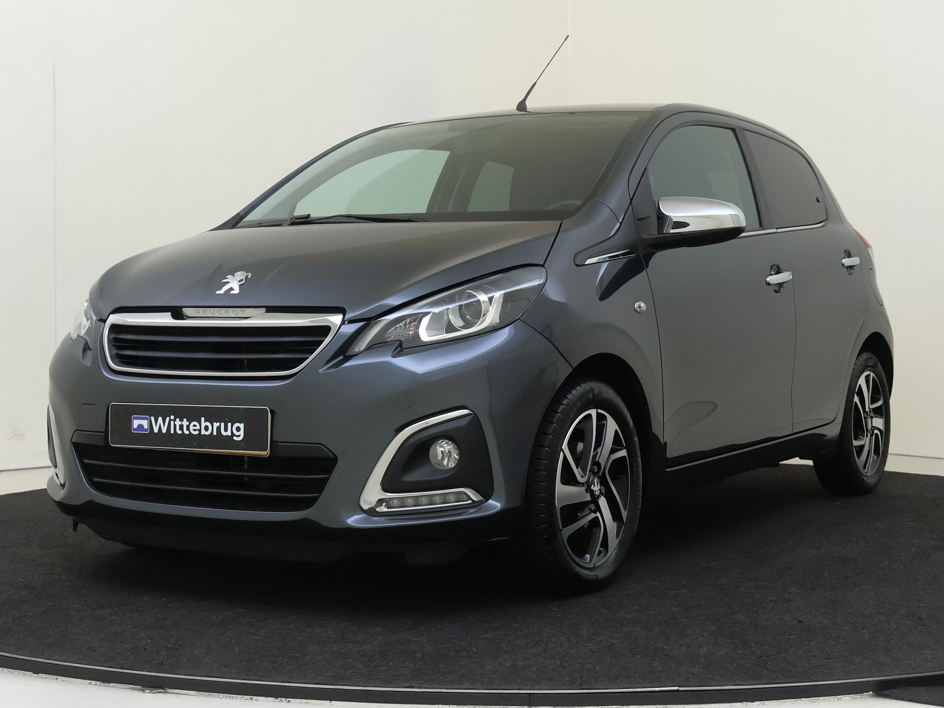 Peugeot 108 1.0 e-VTi Allure Luxe uitvoering!