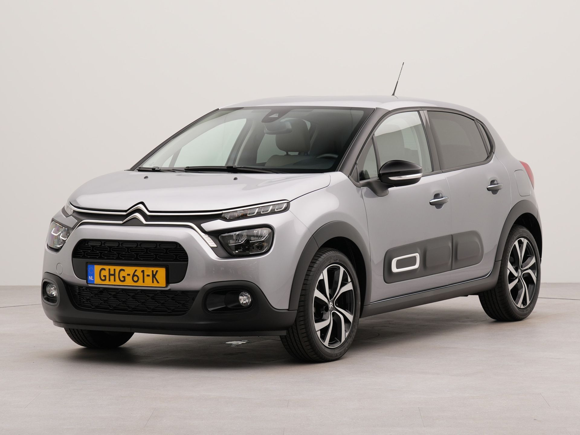 Citroën C3 1.2 PureTech Max | Apple carplay - Android auto | Bluetooth | Cruise control | Parkeersensoren achter | Navigatie |  start/stop systeem | Rijstrooksensor |