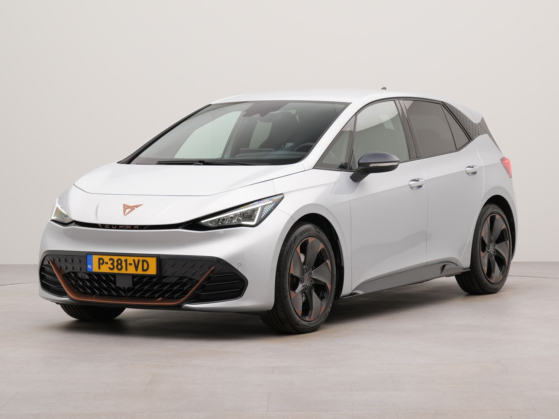 CUPRA Born Adrenaline One 62 kWh | SoH 95,2%  | Apple Carplay | Achteruitrij camera | Parkeersensoren voor en achter | Sportstoelen | Sportstuur | Navigatie | Voorstoelen verwarmd | Spraakbediening |